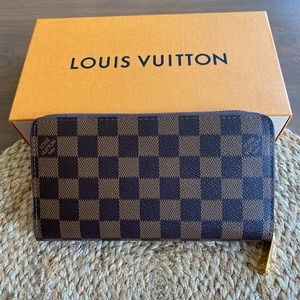 Louis Vuitton Zipper Wallet